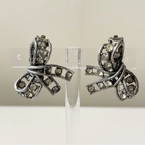 ELSA SCHIAPARELLI vintage Signed Clip On earrings bow design with stones